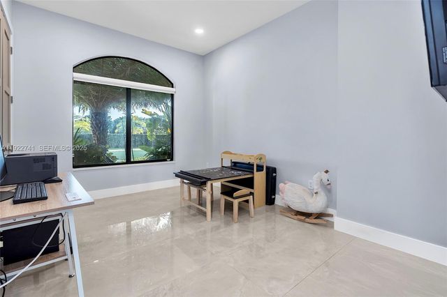 15701 SW 254th St, Homestead, FL 33031