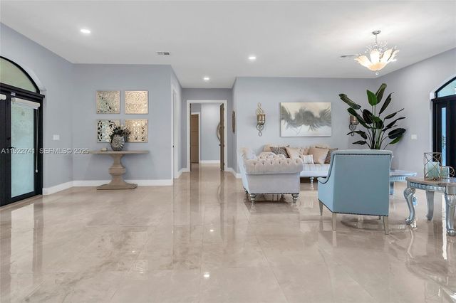 15701 SW 254th St, Homestead, FL 33031