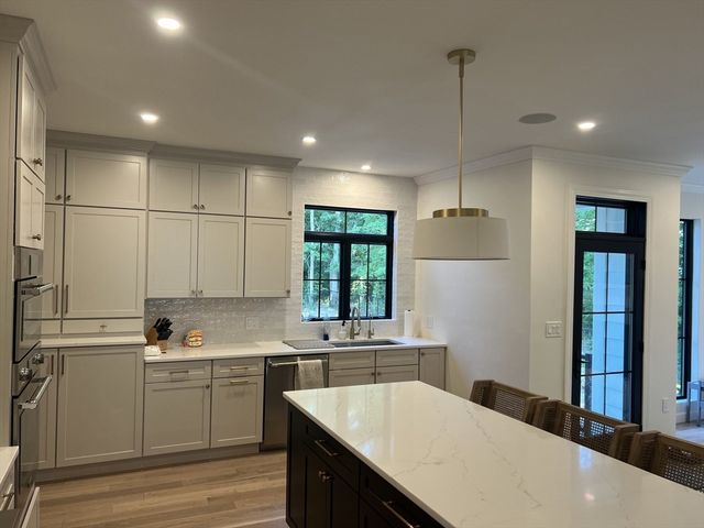 52 Round Farm Rd, Rehoboth, MA 02769