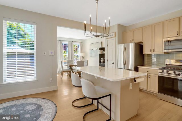 7837 DOGUE INDIAN CIR, Lorton, VA 22079