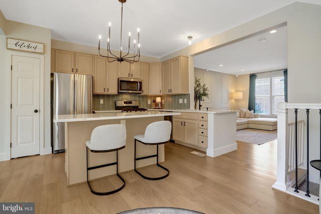 7837 DOGUE INDIAN CIR, Lorton, VA 22079