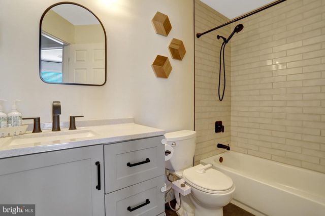 7837 DOGUE INDIAN CIR, Lorton, VA 22079