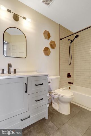 7837 DOGUE INDIAN CIR, Lorton, VA 22079