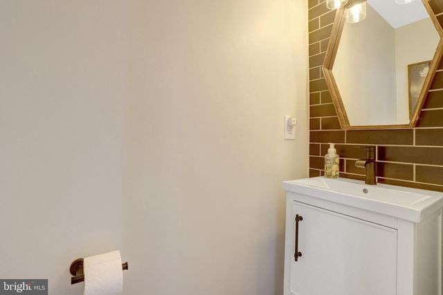 7837 DOGUE INDIAN CIR, Lorton, VA 22079