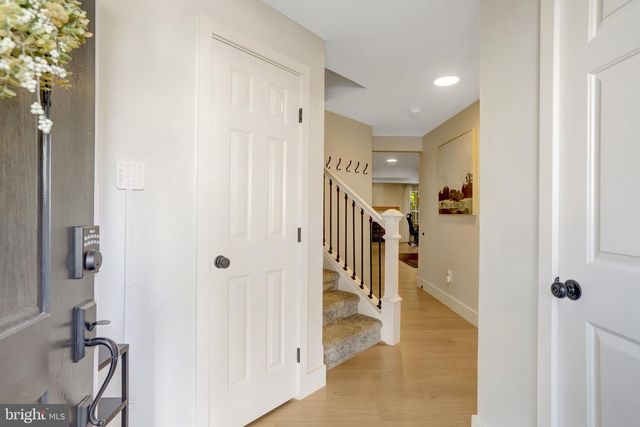 7837 DOGUE INDIAN CIR, Lorton, VA 22079