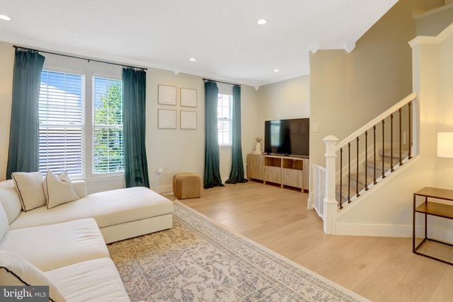 7837 DOGUE INDIAN CIR, Lorton, VA 22079