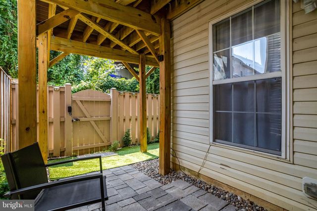 7837 DOGUE INDIAN CIR, Lorton, VA 22079