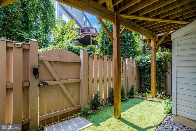 7837 DOGUE INDIAN CIR, Lorton, VA 22079
