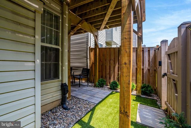 7837 DOGUE INDIAN CIR, Lorton, VA 22079