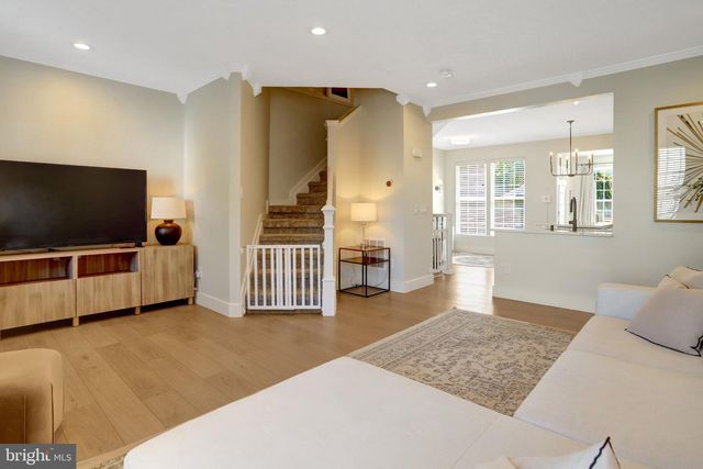 7837 DOGUE INDIAN CIR, Lorton, VA 22079