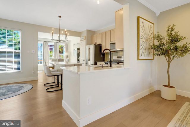 7837 DOGUE INDIAN CIR, Lorton, VA 22079