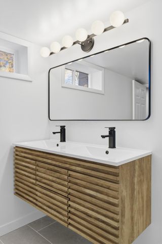 228 S Ashburton Road, Columbus, OH 43213