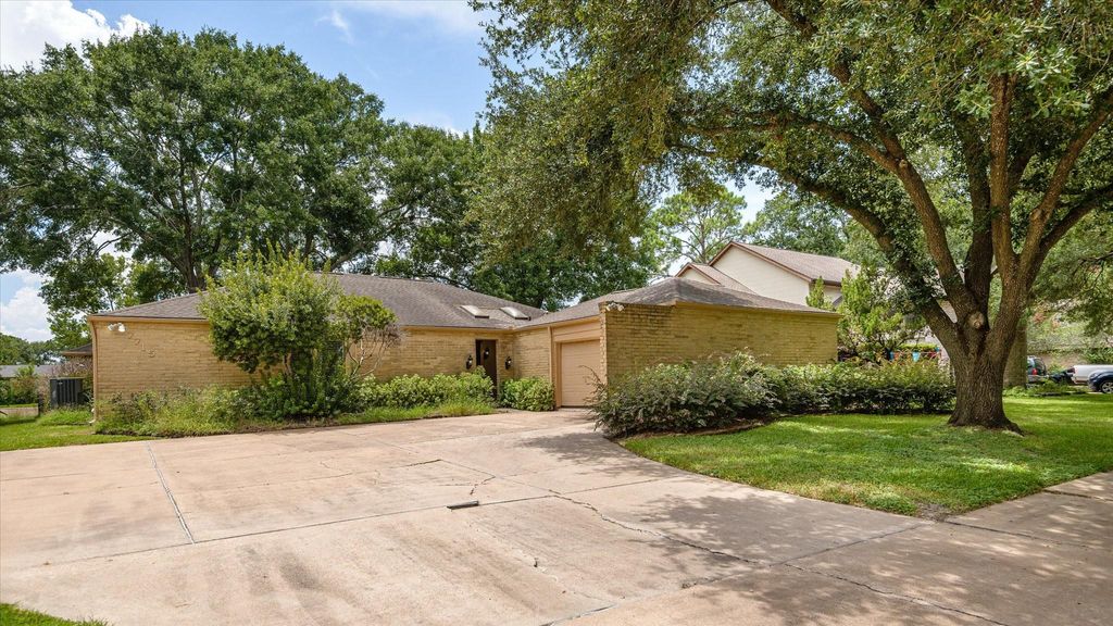 7715 Brush Wood Drive, Houston, TX 77088