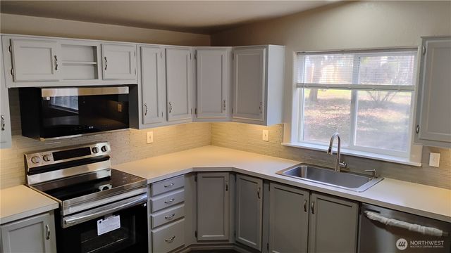 150 E Kingston Way, Shelton, WA 98584