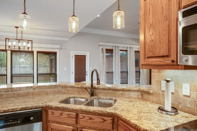 10210 Indian Creek Dr, Denham Springs, LA 70726