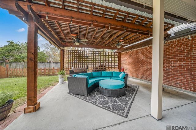 10210 Indian Creek Dr, Denham Springs, LA 70726