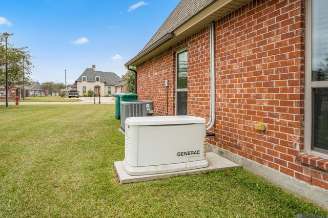 10210 Indian Creek Dr, Denham Springs, LA 70726