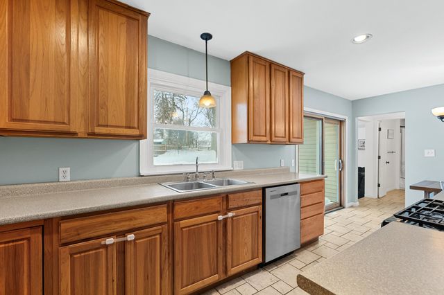 232 Glenview Avenue, Paw Paw, MI 49079