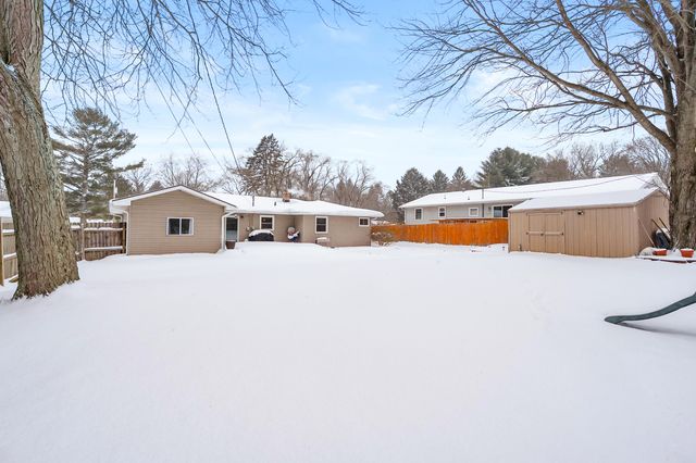 232 Glenview Avenue, Paw Paw, MI 49079