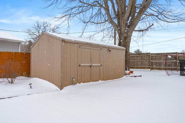 232 Glenview Avenue, Paw Paw, MI 49079