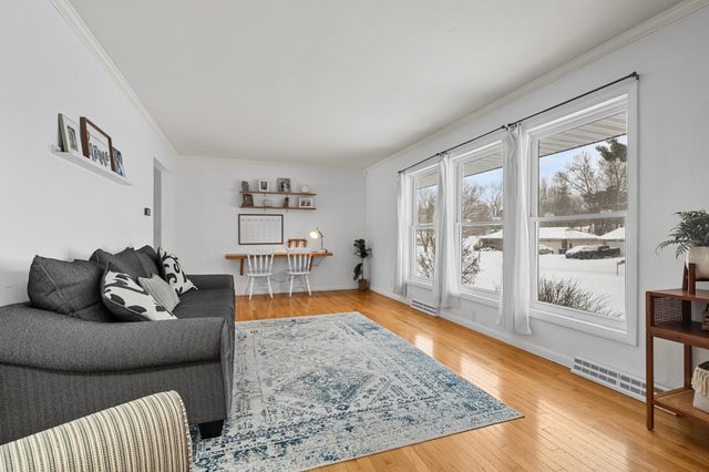 232 Glenview Avenue, Paw Paw, MI 49079