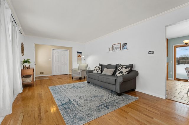 232 Glenview Avenue, Paw Paw, MI 49079