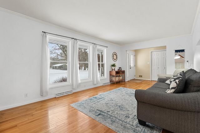 232 Glenview Avenue, Paw Paw, MI 49079