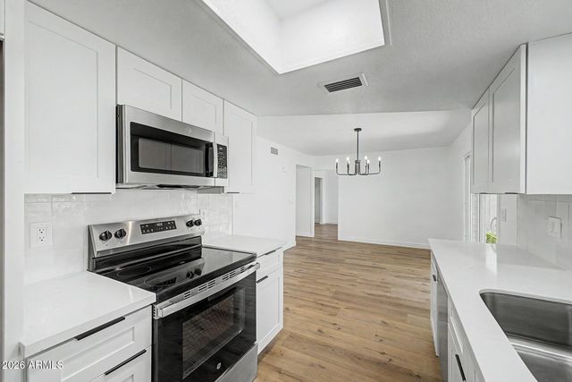 9684 W VOGEL Avenue, Peoria, AZ 85345