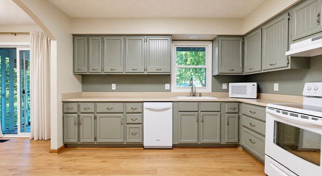 8826 Woodmayr Drive, Norwalk, IA 50211