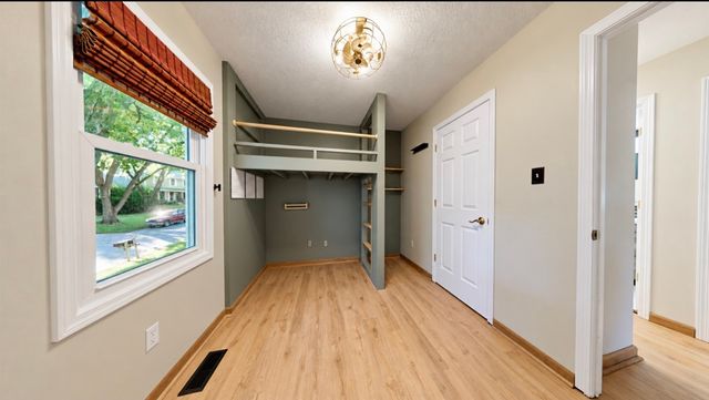 8826 Woodmayr Drive, Norwalk, IA 50211