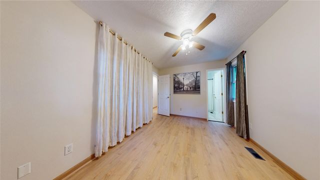 8826 Woodmayr Drive, Norwalk, IA 50211