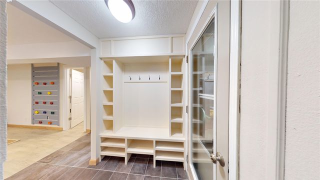 8826 Woodmayr Drive, Norwalk, IA 50211