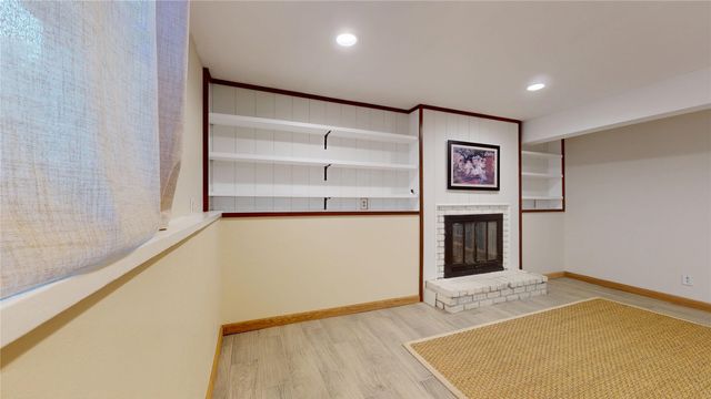 8826 Woodmayr Drive, Norwalk, IA 50211