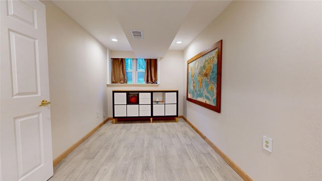 8826 Woodmayr Drive, Norwalk, IA 50211
