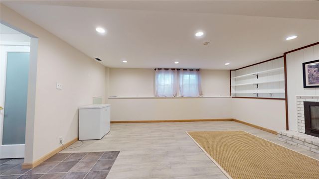 8826 Woodmayr Drive, Norwalk, IA 50211
