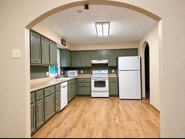 8826 Woodmayr Drive, Norwalk, IA 50211