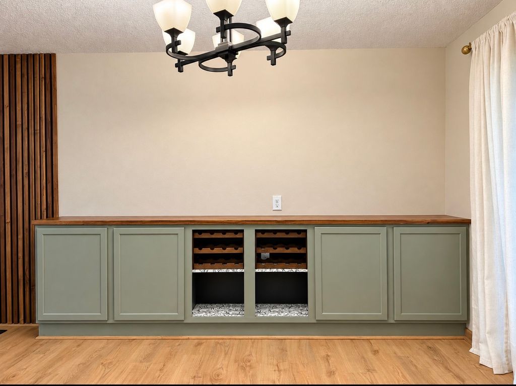 8826 Woodmayr Drive, Norwalk, IA 50211