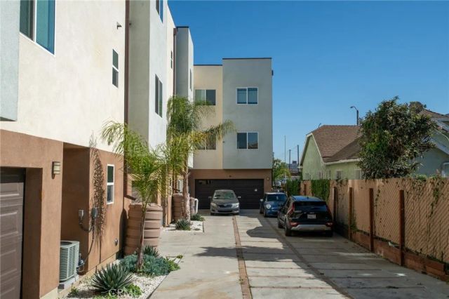 1491 Atlantic Avenue, Long Beach, CA 90813