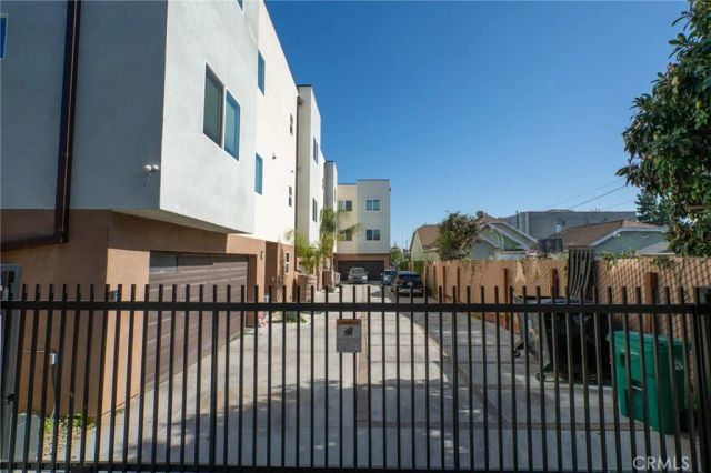 1491 Atlantic Avenue, Long Beach, CA 90813