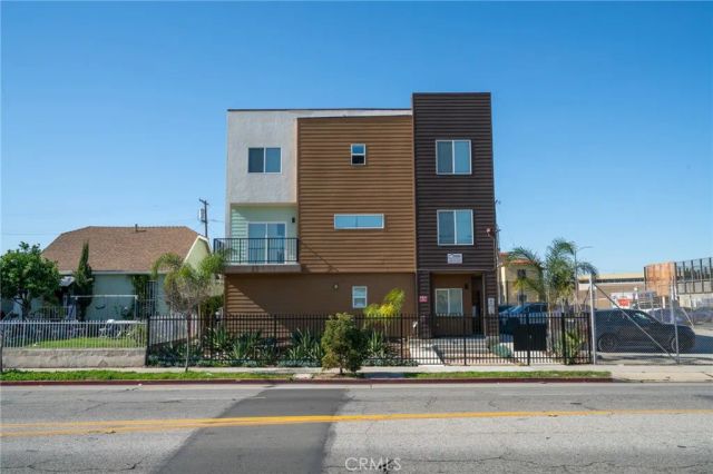 1491 Atlantic Avenue, Long Beach, CA 90813