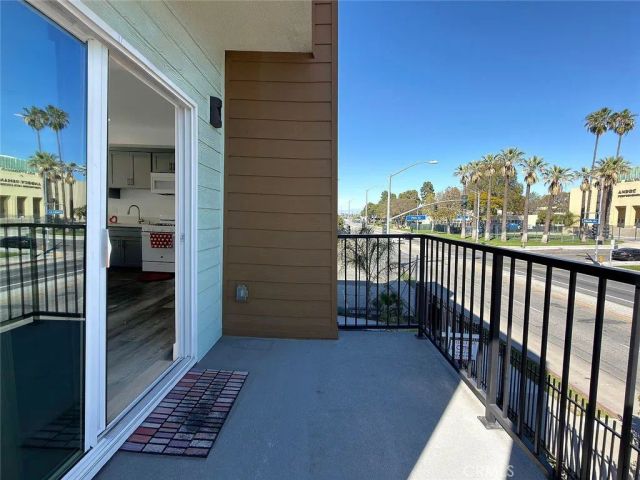1491 Atlantic Avenue, Long Beach, CA 90813