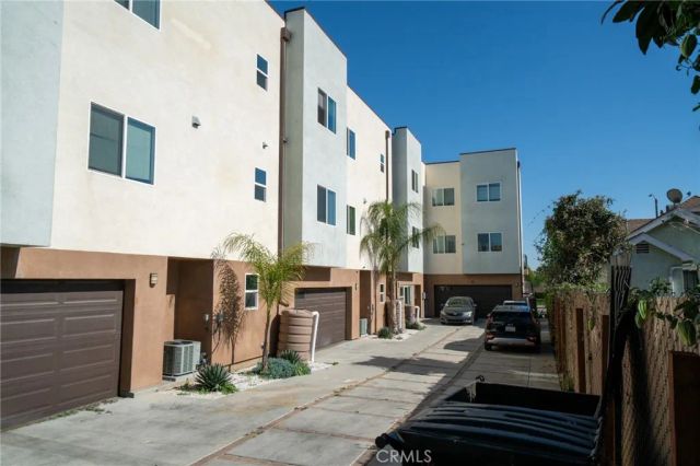 1491 Atlantic Avenue, Long Beach, CA 90813