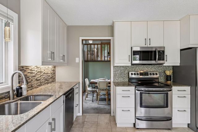 15549 Michele Lane, Eden Prairie, MN 55346