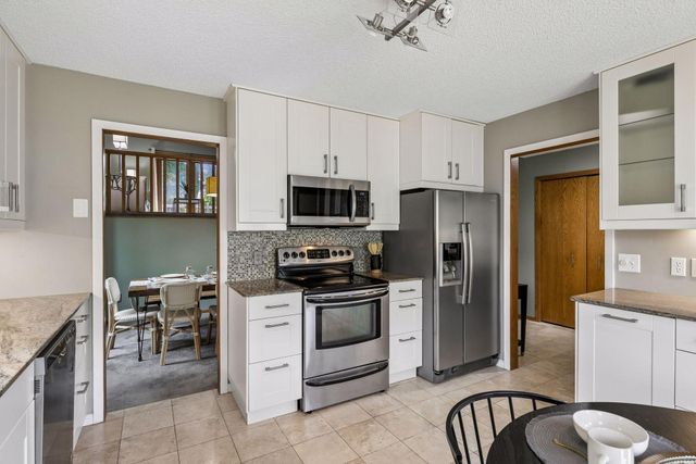 15549 Michele Lane, Eden Prairie, MN 55346