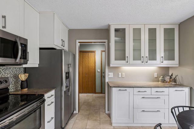 15549 Michele Lane, Eden Prairie, MN 55346