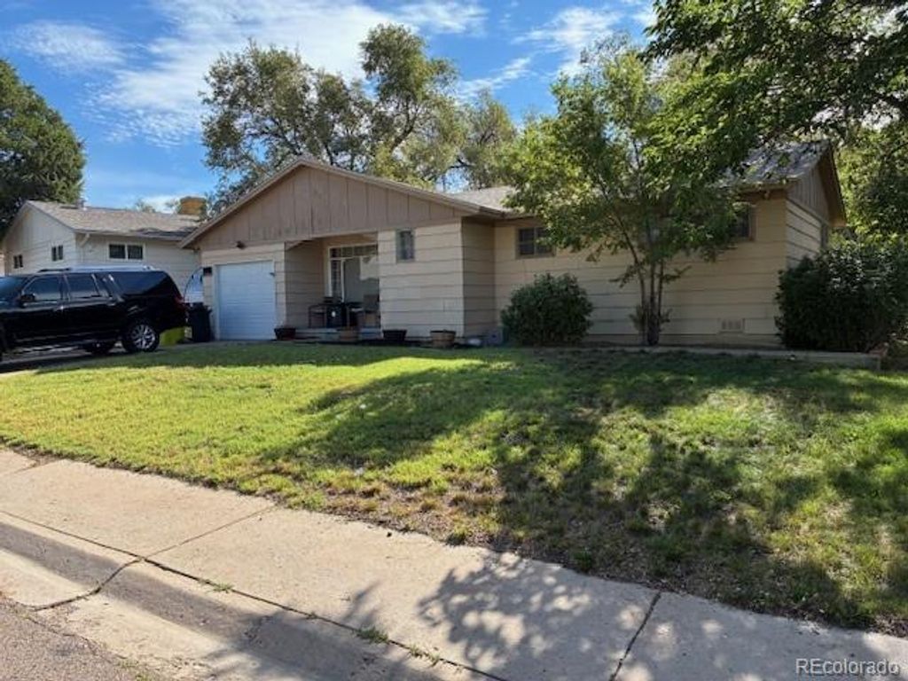 18 Dundee Lane, Pueblo, CO 81001