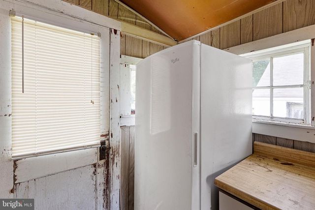 2061 PLEASANT VALLEY RD, Newark, DE 19702