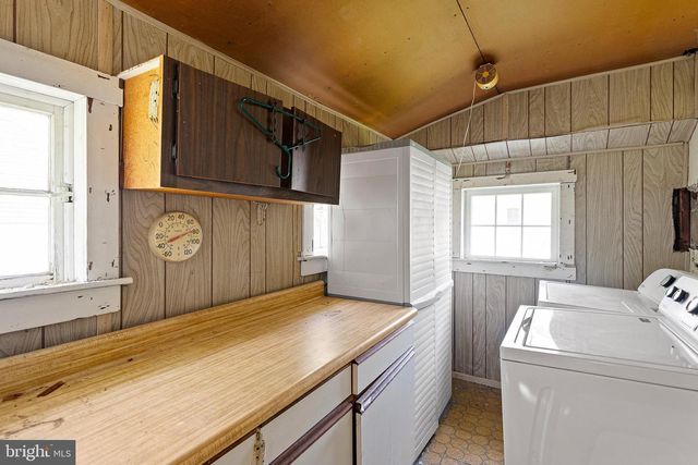 2061 PLEASANT VALLEY RD, Newark, DE 19702