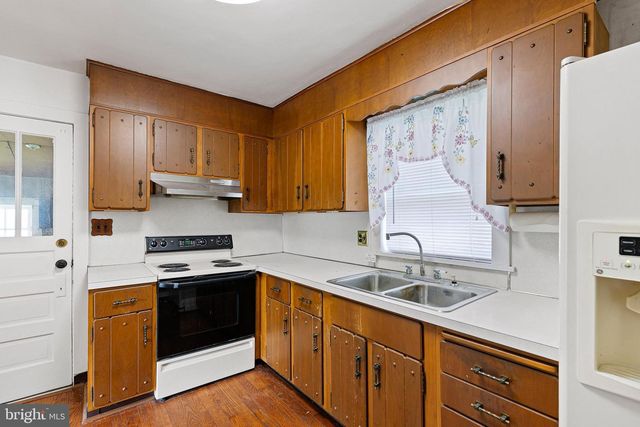 2061 PLEASANT VALLEY RD, Newark, DE 19702