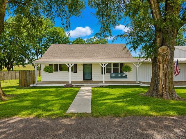 23151 207th Street, Tonganoxie, KS 66086